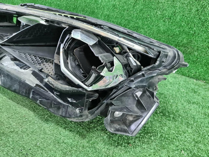 Битая Фара левая VW Touareg 3 (2018-2023) LED