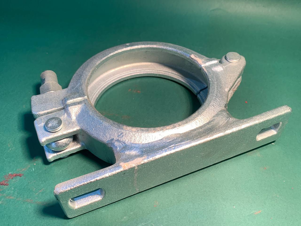 Хомут бетоновода DN125 (148 мм) болтовой на площадке