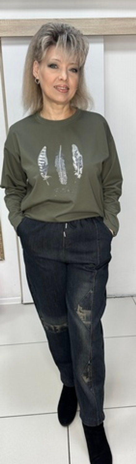 Теплые джинсы с вы белением и нашивками