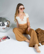 топ с декоративной цепочкой