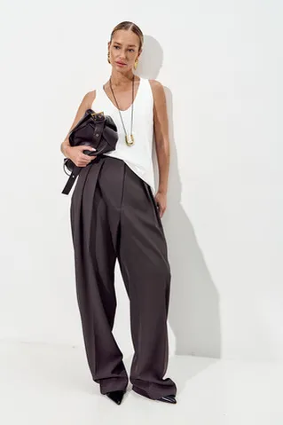 Брюки палаццо свободные с защипами графитового цвета