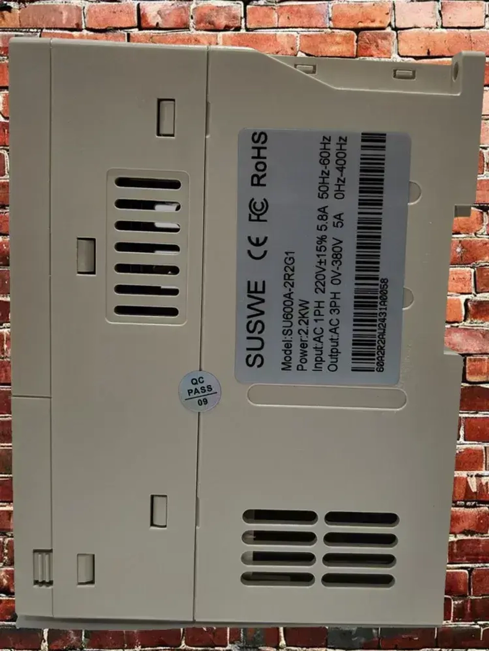 Частотный преобразователь 220В Вход 1 Фаза, Выход 3 Фазы 380 В 2,2 кВт 5,8A