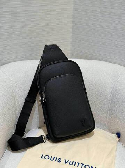 Сумка-слинг Louis Vuitton