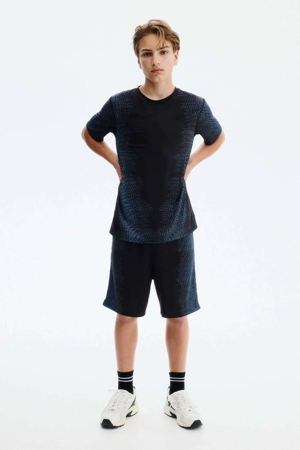 H&M Комплект из футболки и шорт из функциональной ткани DryMove, черный