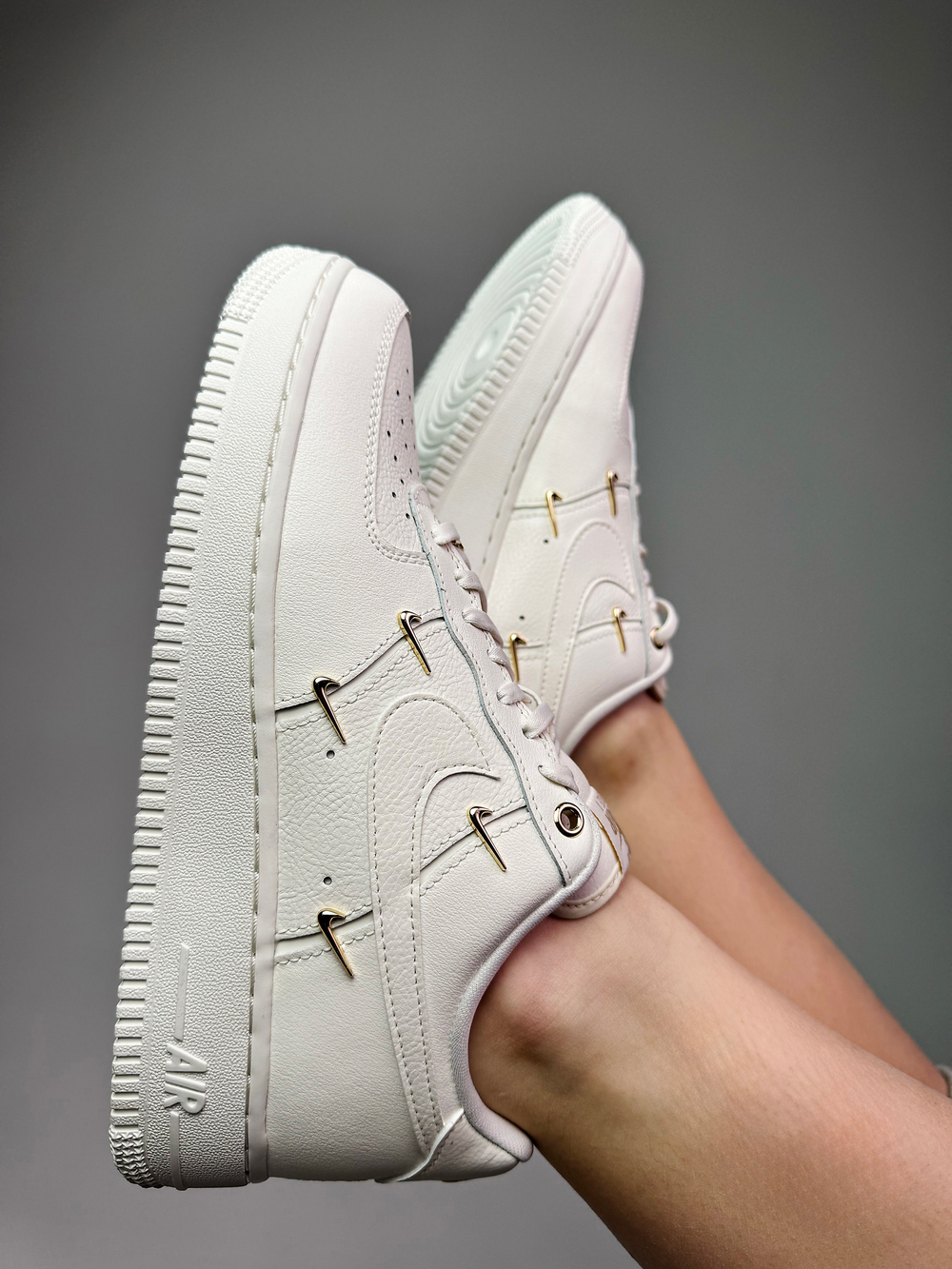 Кроссовки Nike Air Force 1 LX Gold Swoosh