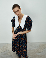 Платье с белым воротников