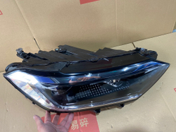Оригинальные LED фары на Volkswagen Jetta (2012-2019) низкой комплектации