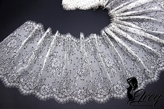 01-11 Кружево шантильи 23 см, айвори/черный