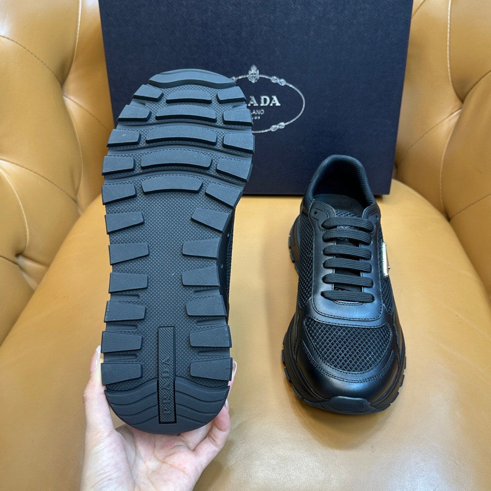 Классические сетчатые кроссовки