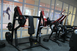 Impulse SL7005 жим от груди под наклоном с независимыми рычагами, профессиональный тренажер