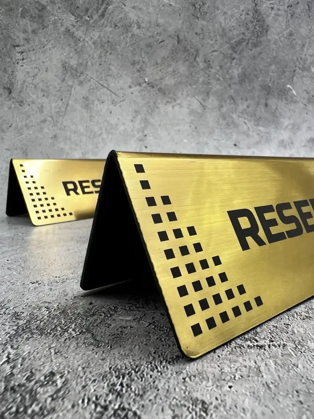 Табличка стол заказан настольная