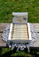 Шоколадный батончик Bounty Trio Райская клубника в белом шоколаде 78 гр 1 шт