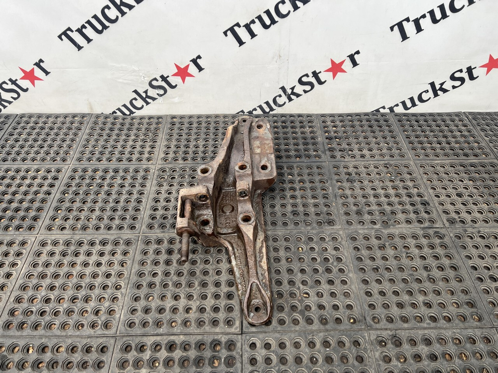 Кронштейн пневморессоры левый