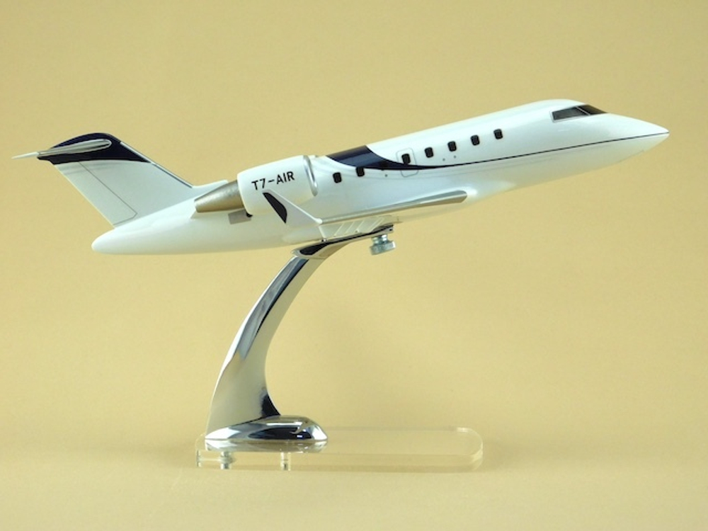 Модель самолета Challenger 605 (М 1:72, T7-AIR)