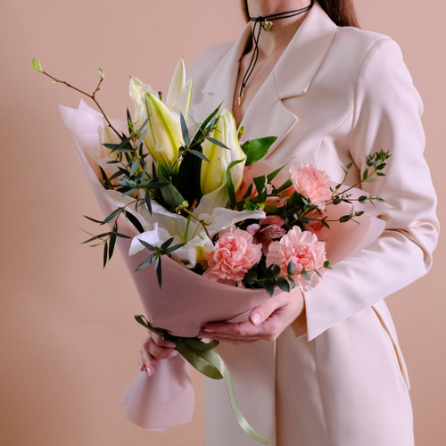 Купить Нежный букет с лилией #935