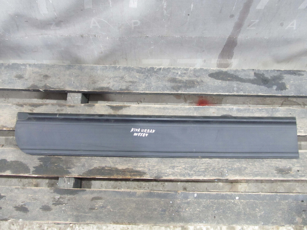 Накладка двери пластиковая LADA Niva Urban  Б/У Оригинал