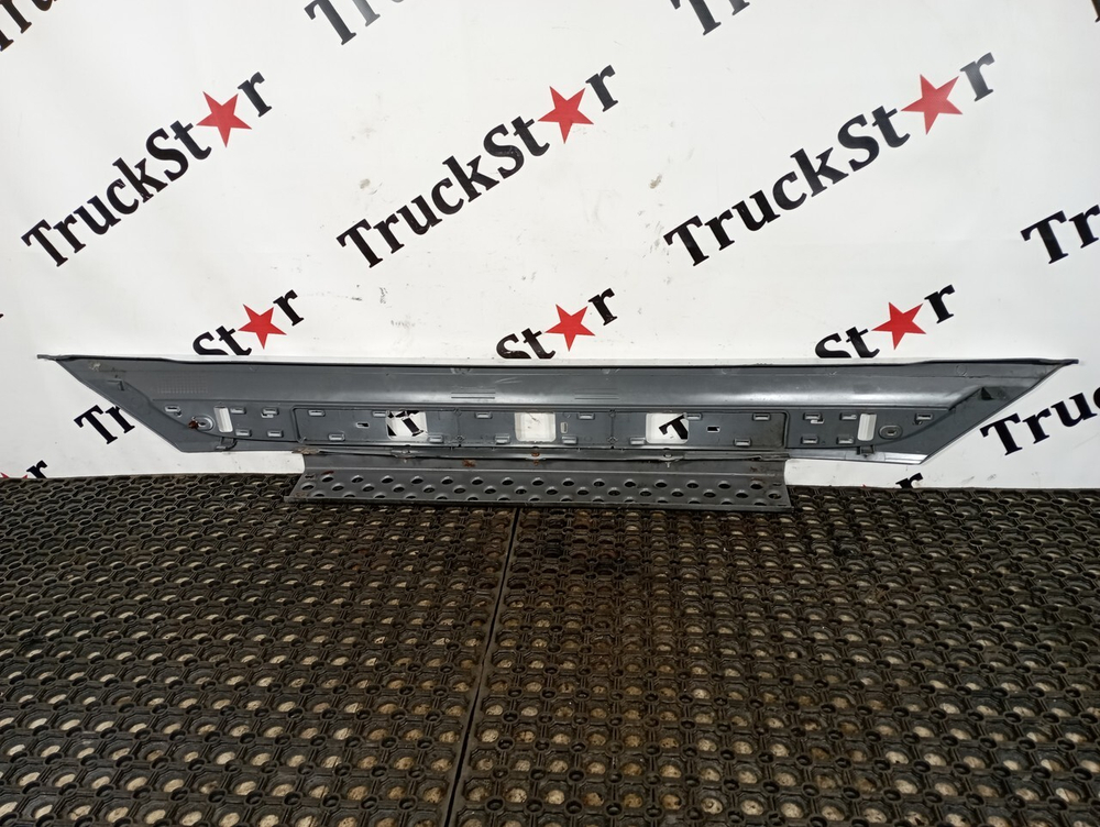 Накладка бампера центральная