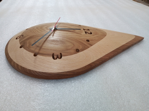 Часы из комбинации пород дерева "Капля"