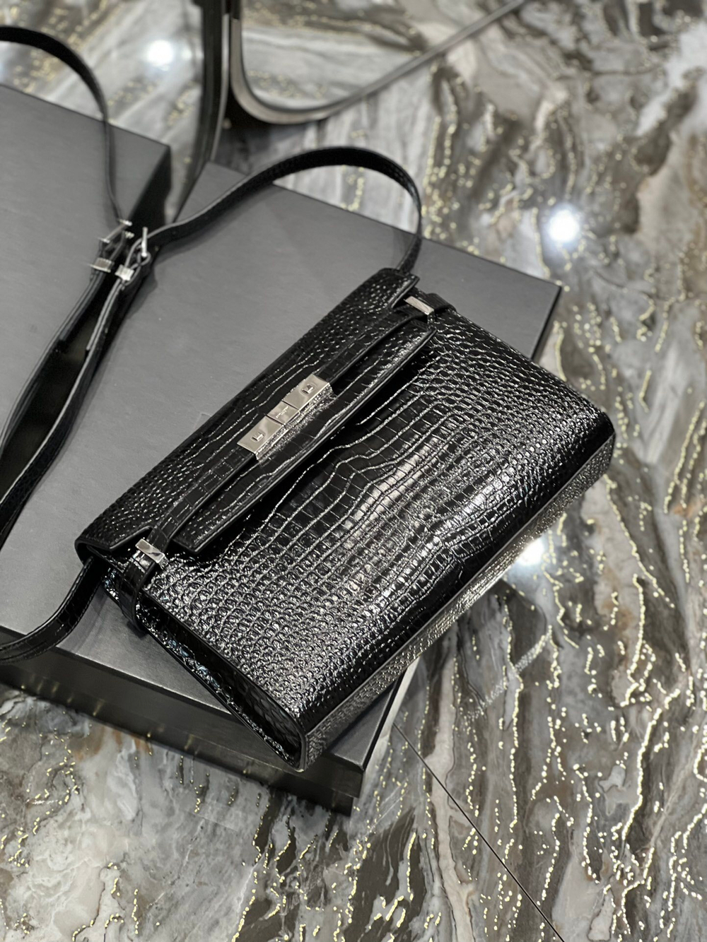 Saint Laurent Manhattan In Box 29 cm