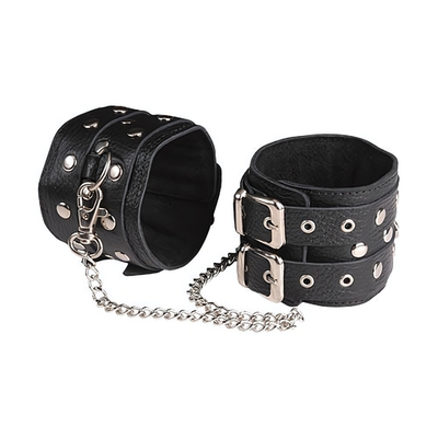 Чёрные кожаные оковы, соединенные цепочкой (Цвет: черный)