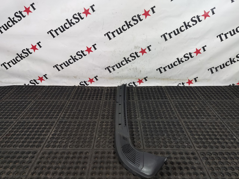 Решетка стеклоочистителя левая 2023г.