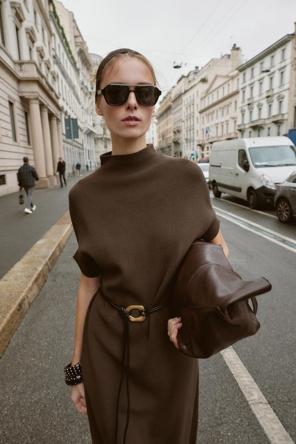 ZARA ТРИКОТАЖНОЕ ПЛАТЬЕ С РЕМНЕМ, СЕРО-КОРИЧНЕВЫЙ