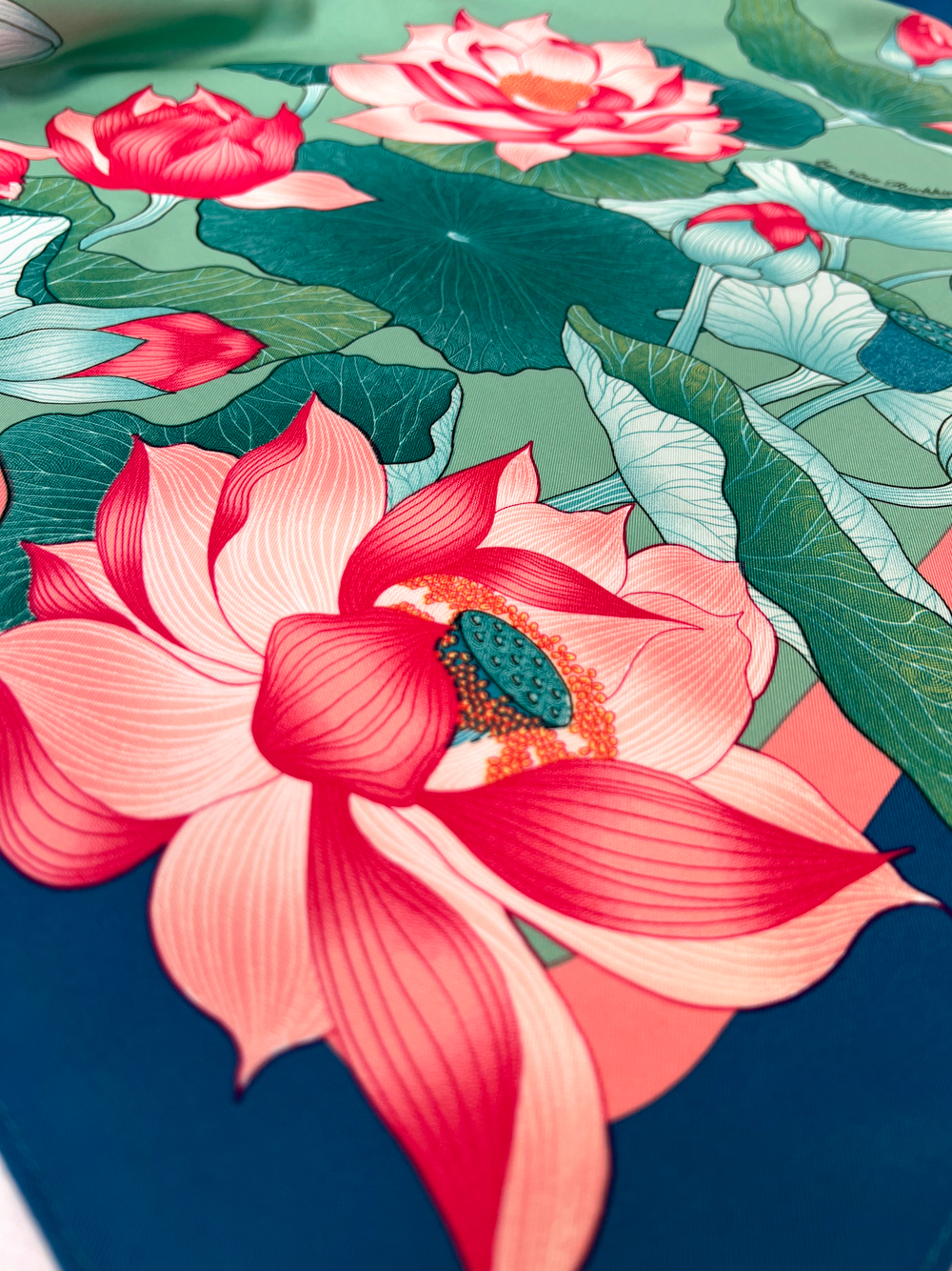 Платок «Лебединое озеро лотосов»