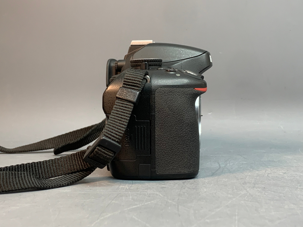 Nikon D5100 Kit 18-55mm 3.5-5.6G VR 2.363 Кадров