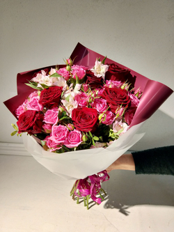 Летний солнечный букет с танацетумом и ароматными пионами Сара Бернард (С0034)