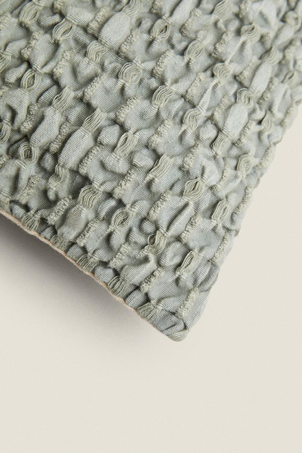 ZARA HOME ЧЕХОЛ ДЛЯ ДЕКОРАТИВНОЙ ПОДУШКИ С ВЫШИВКОЙ ИЗ РЕЛЬЕФНОЙ ТКАНИ, ЗЕЛЕНОВАТЫЙ