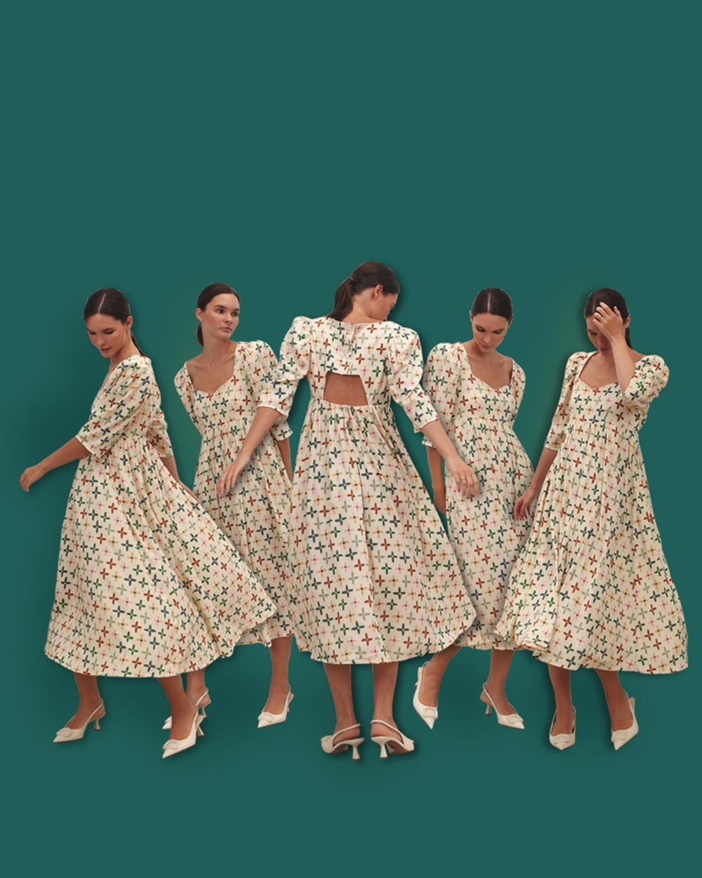 Платье в ромашку с вырезом на спине