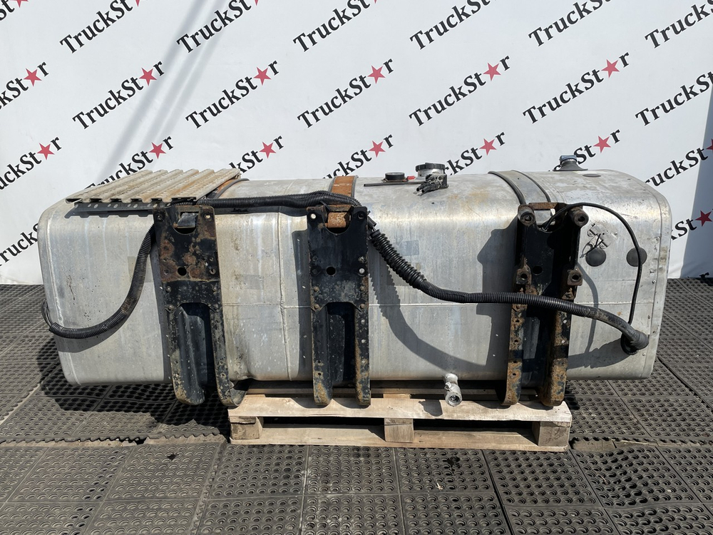 Бак топливный 760L + 100L AdBlue