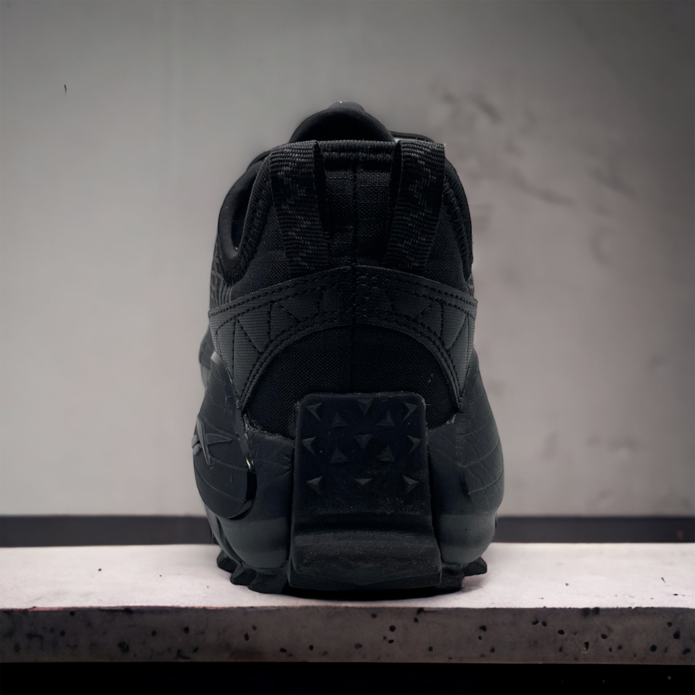 Reebok Zig Kinetica 2 • Black