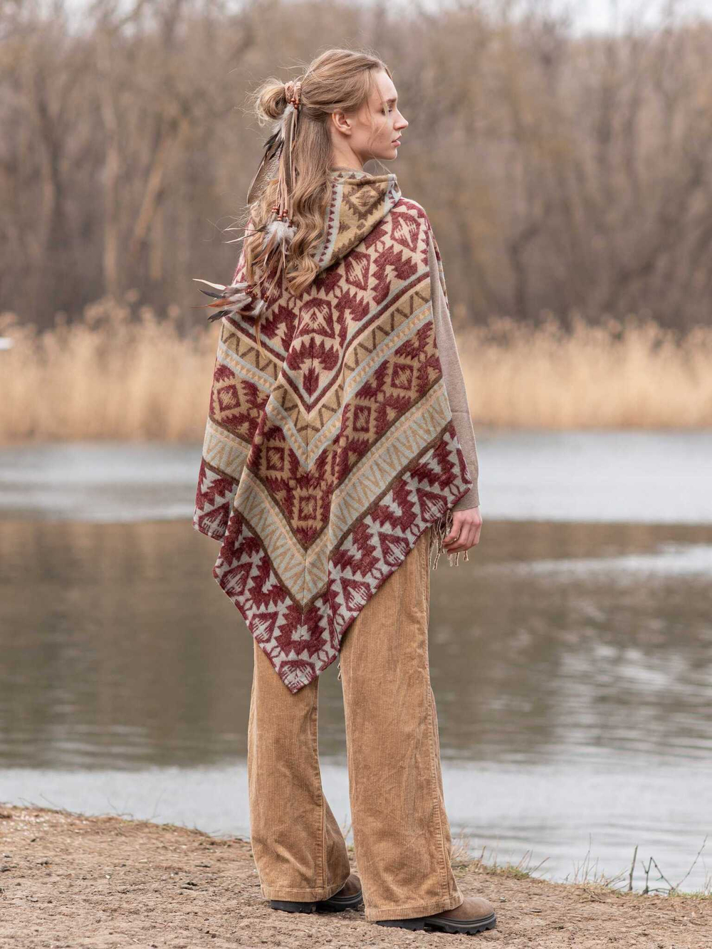 Пончо женское шерстяное с орнаментом
