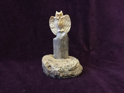 Сова на пне, фигура из кости