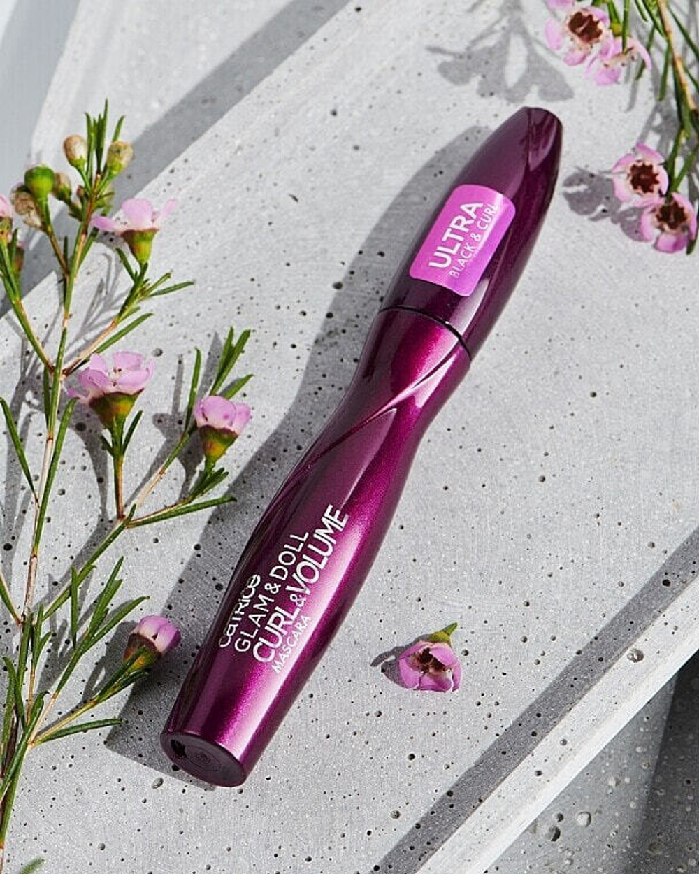 Wimperntusche für mehr Schwung und Volumen - Catrice Glamour Doll Curl Volume Mascara Black