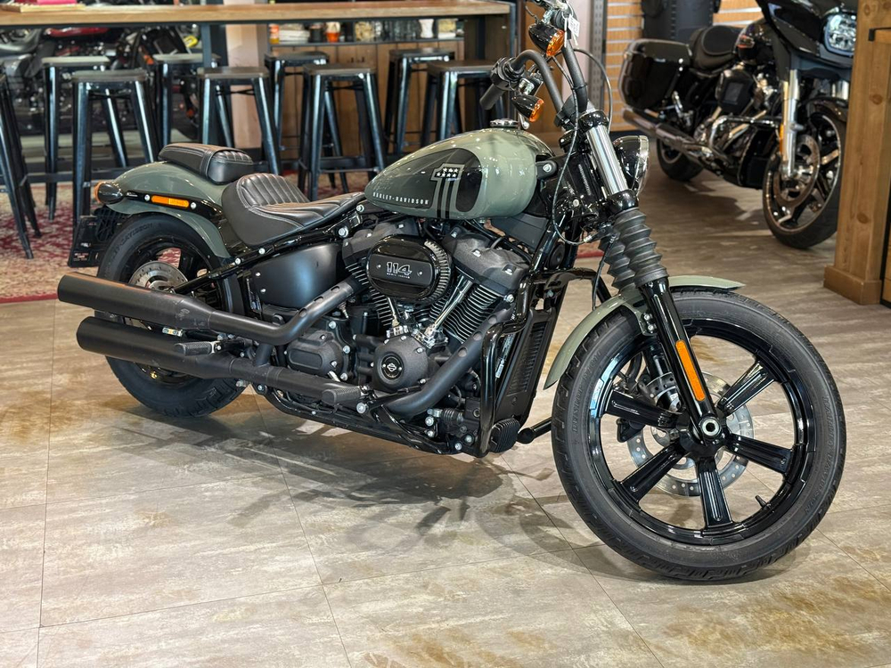 Harley-Davidson Street Bob (Deadwood Green)