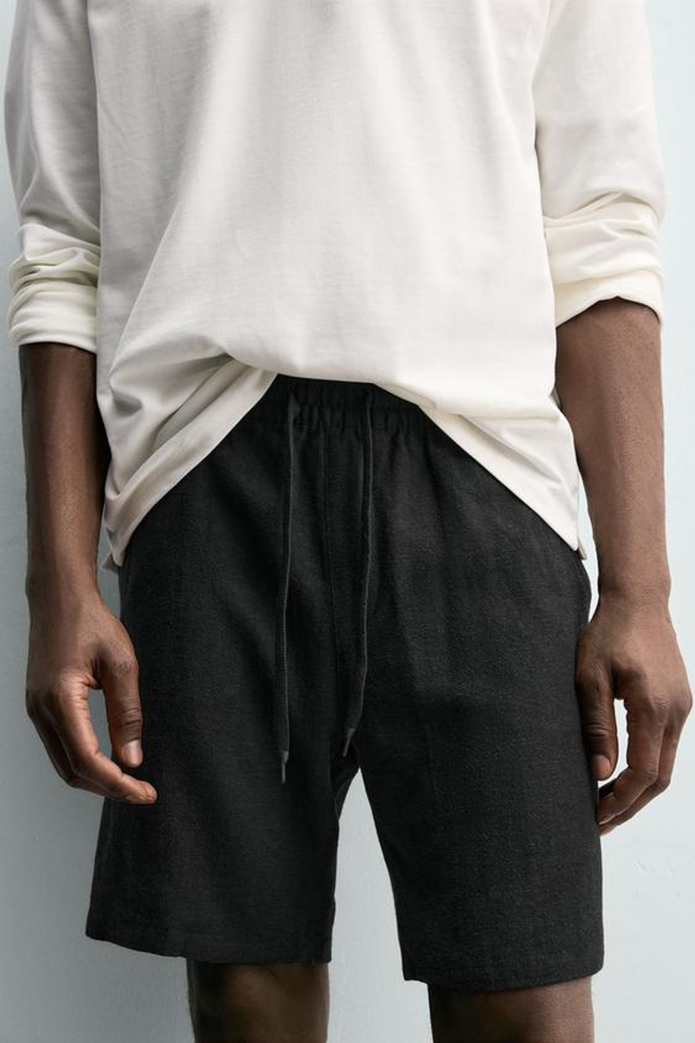 ZARA БЕРМУДЫ RELAXED FIT ИЗ ВИСКОЗЫ И ЛЬНА, ЧЕРНЫЙ