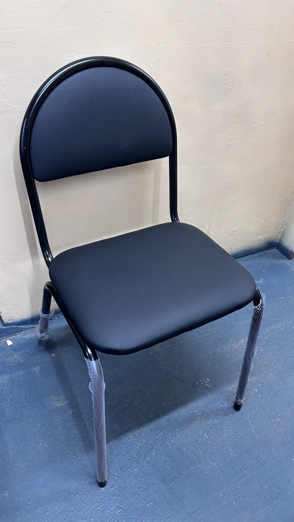 Стул офисный Персона ( к/з черный)