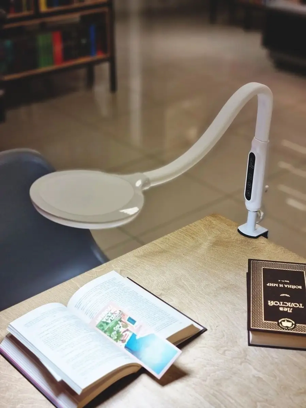 Лампа для наращивания ресниц на струбцине LED