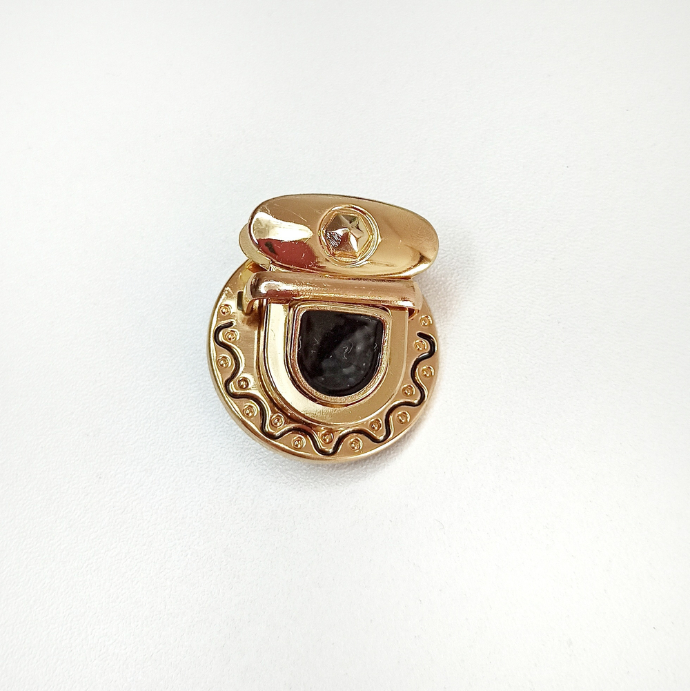 Замок-защелка на зажимах 32*38 Золото