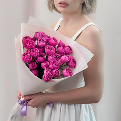 Букет из 7 пионовидных кустовых роз