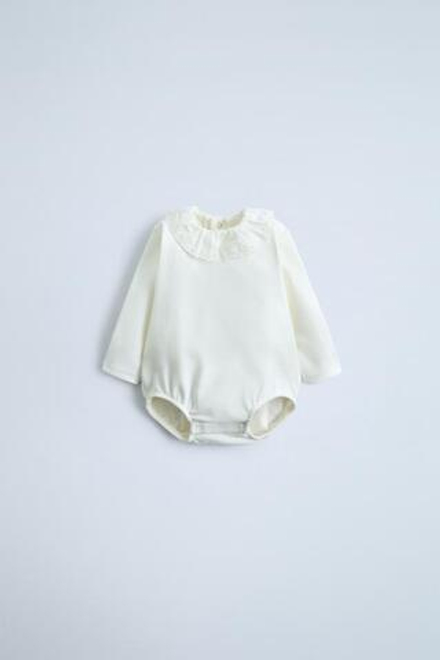 ZARA БОДИ ИЗ МЯГКОЙ ТКАНИ С КОНТРАСТНЫМ КРУГЛЫМ ВОРОТНИКОМ, ЖЕЛТОВАТО-БЕЛЫЙ