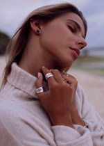 Серьги-пусеты с черным агатом