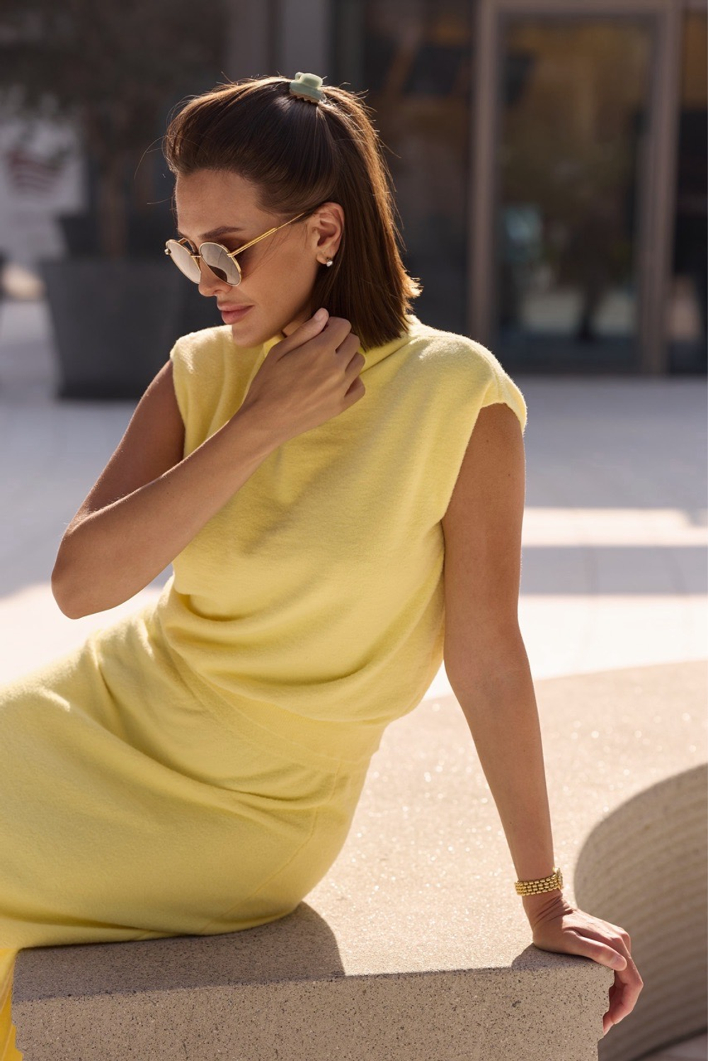 трикотажный топ в желтом цвете