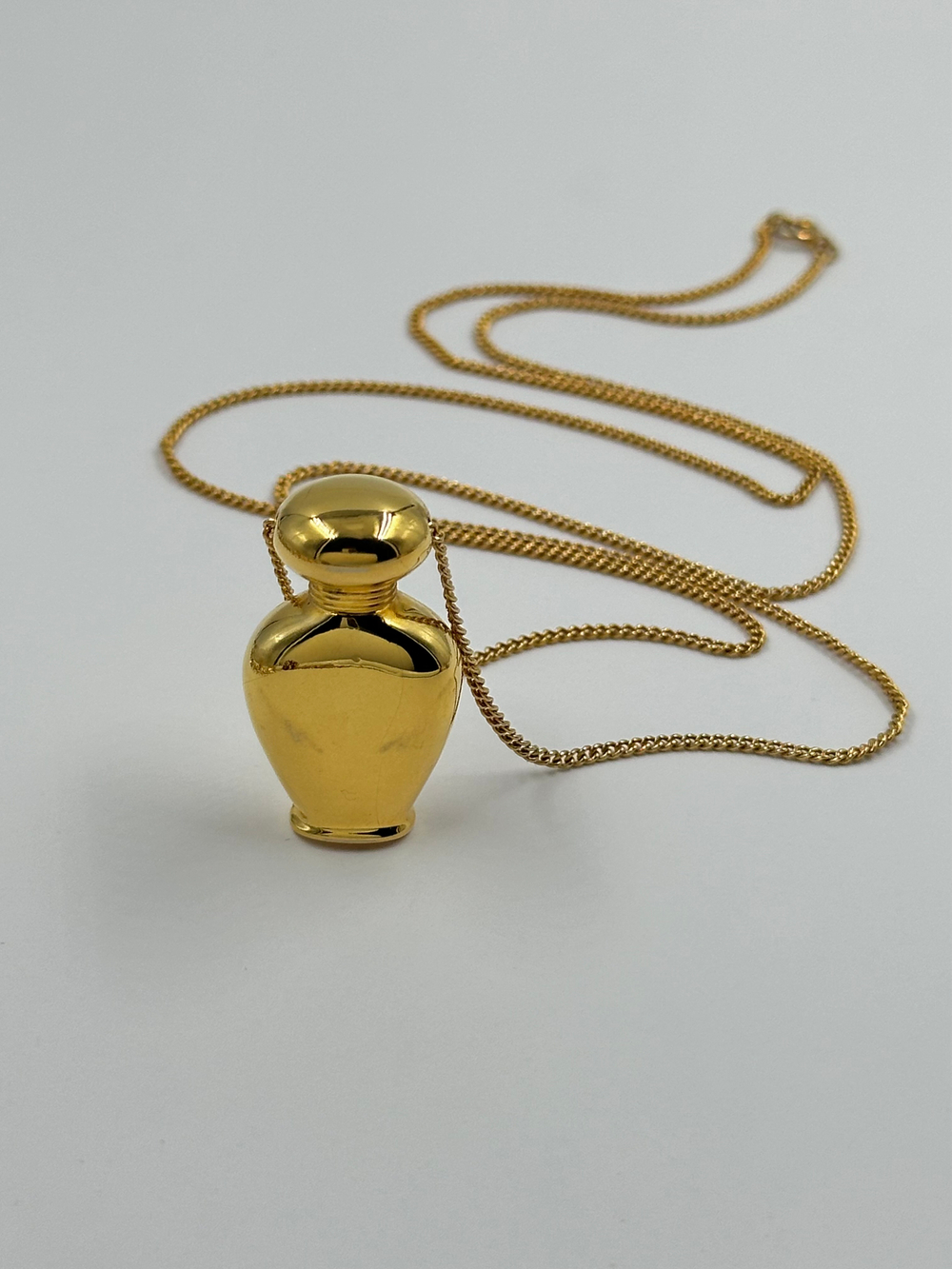Кулон в виде флакона