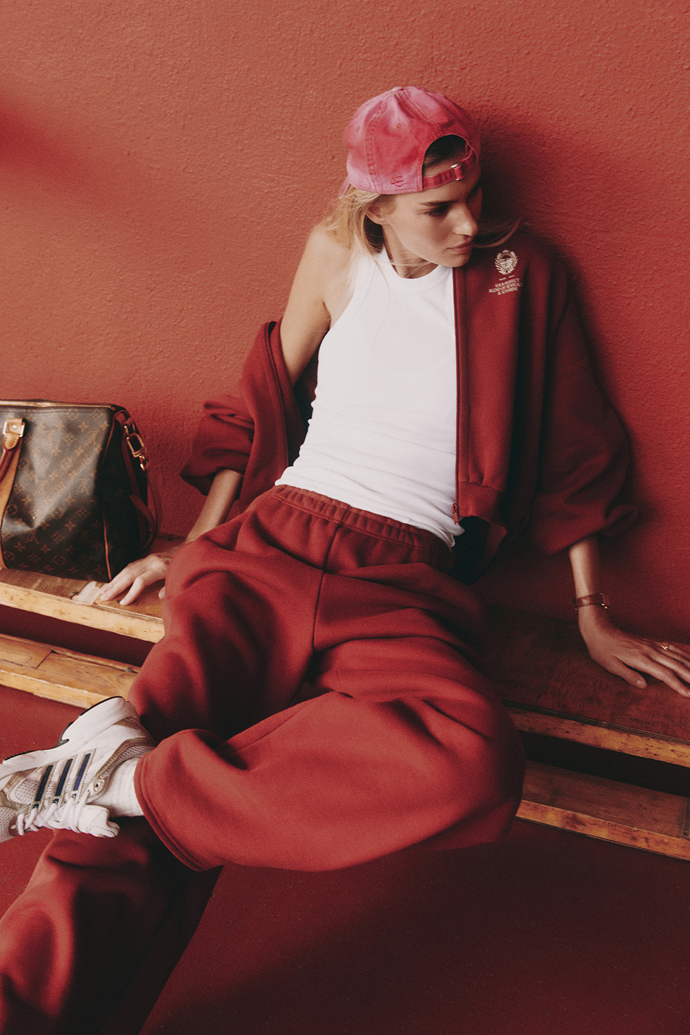 Штаны бананы с защипами Бордо