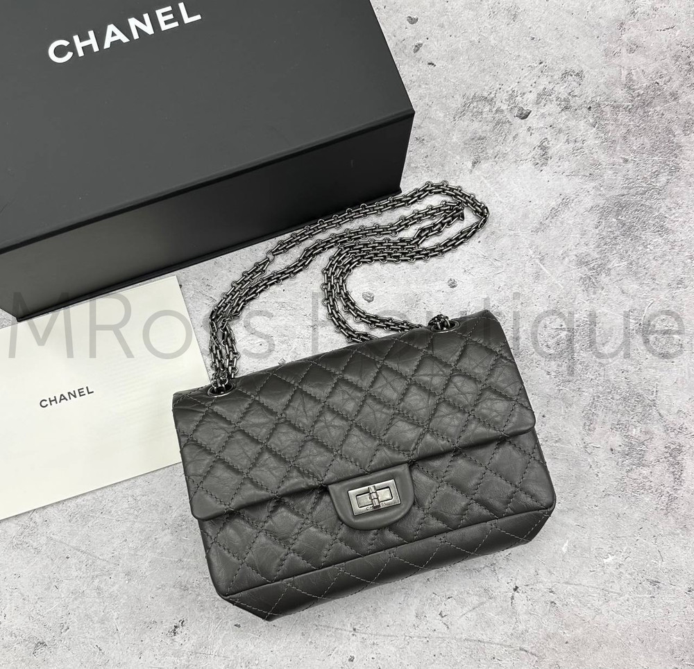 Графитовая сумка Chanel 2.55 на цепочке