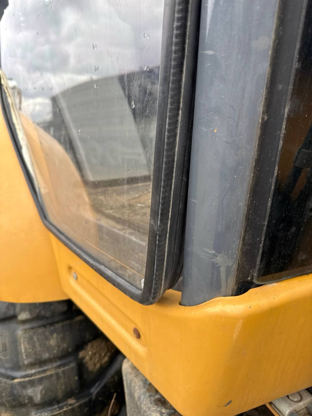 KYLOTON YJ280 Экскаватор-погрузчик YJ280 (Дизельный, 3,6 л, 45 л.с., АТ)