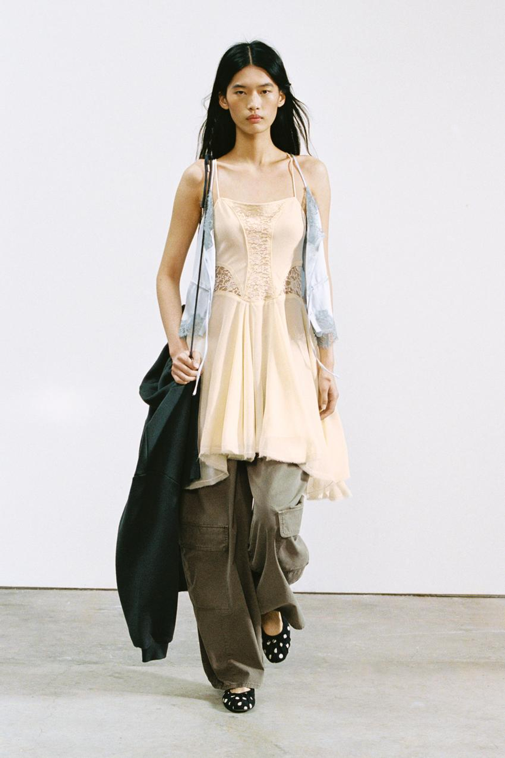 ZARA КОРОТКОЕ ПЛАТЬЕ ГОДЕ С КРУЖЕВОМ, ЭКРЮ